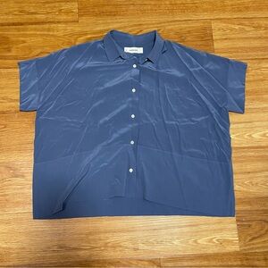 Women’s Everlane 100% Silk Short Sleeve Button Down Top in Blue, Size 2